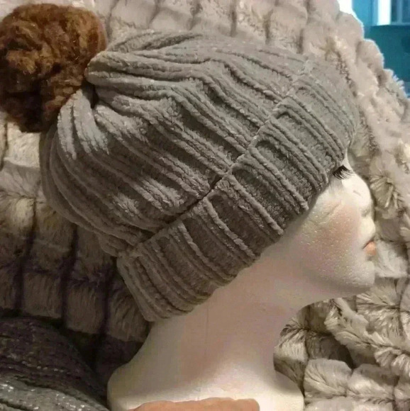 Silvery Gray Chenille Beanie w/ Brown  topper - Picture 2 of 8